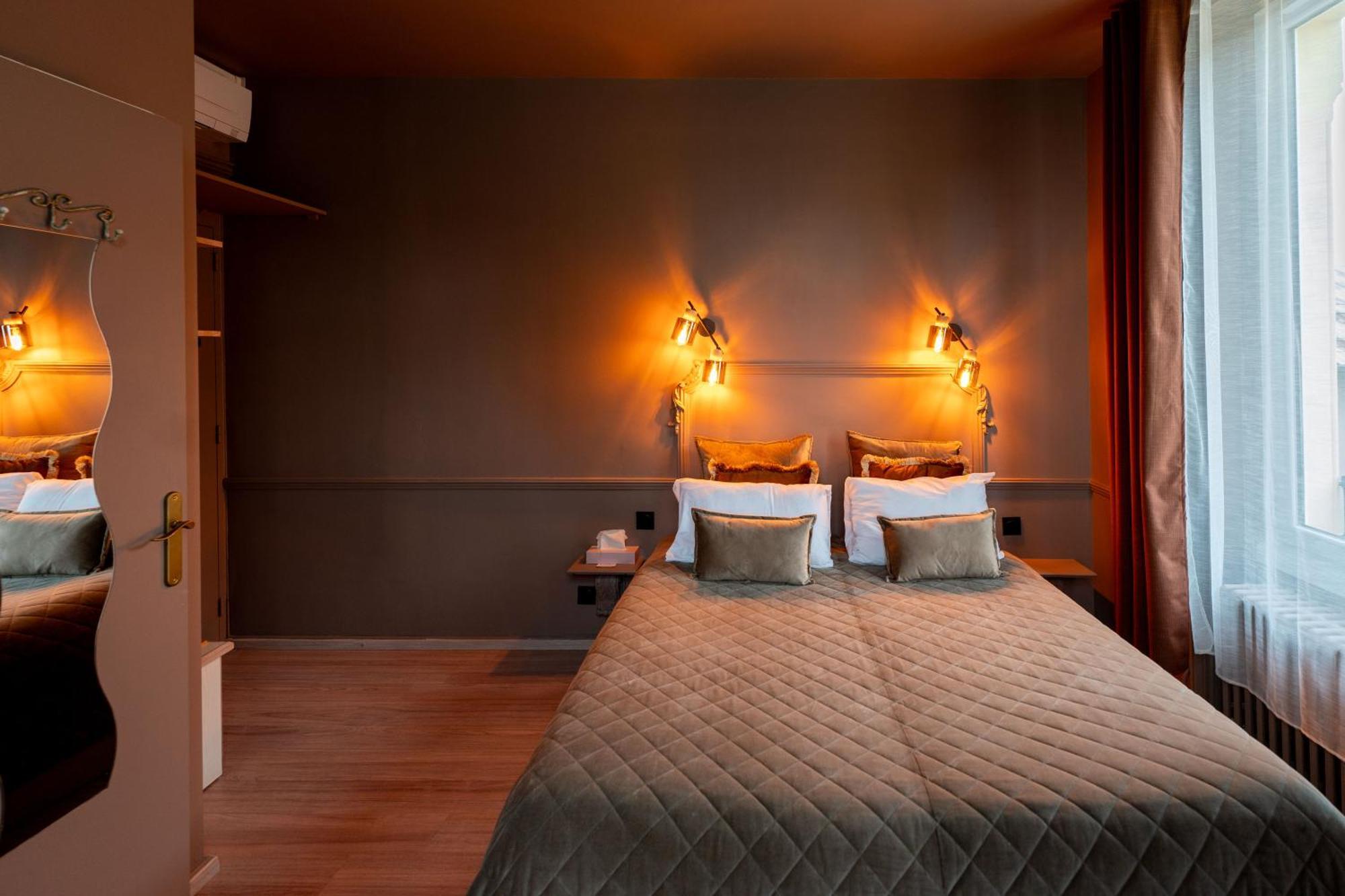 Hotel Des Dauphins Bourgoin-Jallieu Extérieur photo